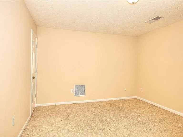 453 Tara Commons Cir — Photo 28