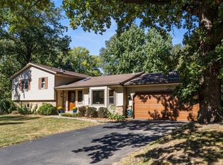 2129 Pin Oak Dr, Eagan, MN 55122