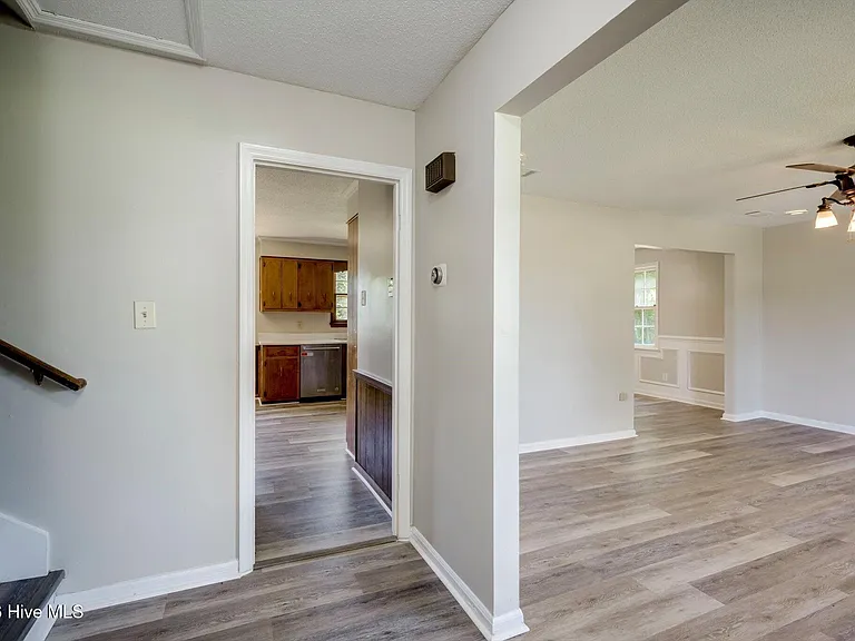 152 Holiday Dr — Photo 6