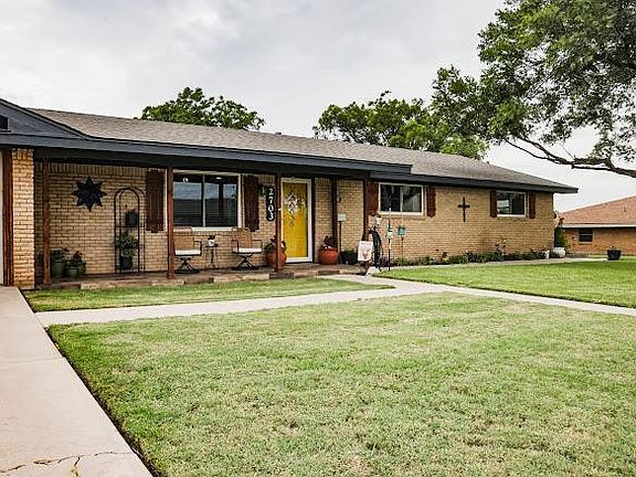 4th image of 2703 Apache Dr