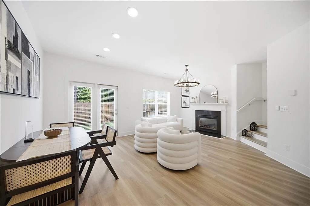 3 bed, 2.5 bath, 1524 sqft, $2,300 — Photo 2
