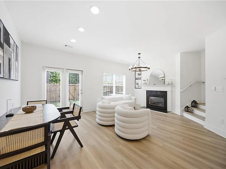 2360 Rex Dr — Photo 2