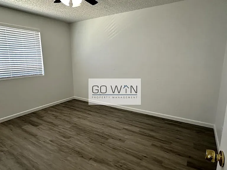 151 E Ingram St — Photo 4