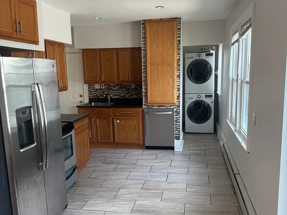 1449 Corbin Ave #3