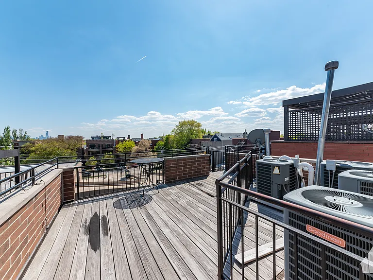 1133 W Addison St #3 — Photo 20