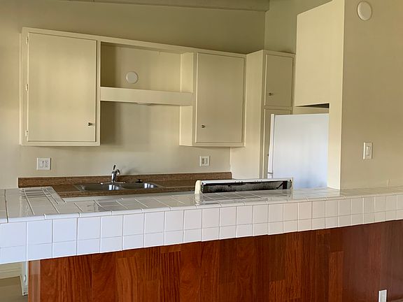 5th image of 1708 Redondo Ave APT 10