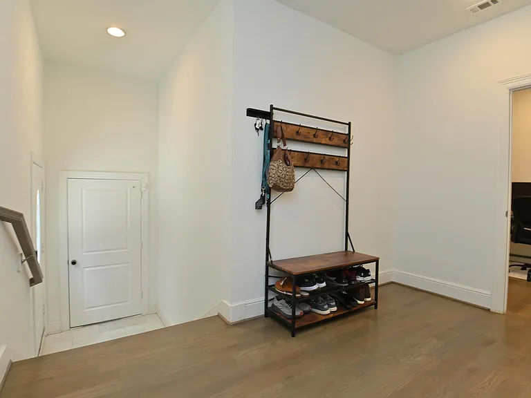 1117 W 16th St #C — Photo 9