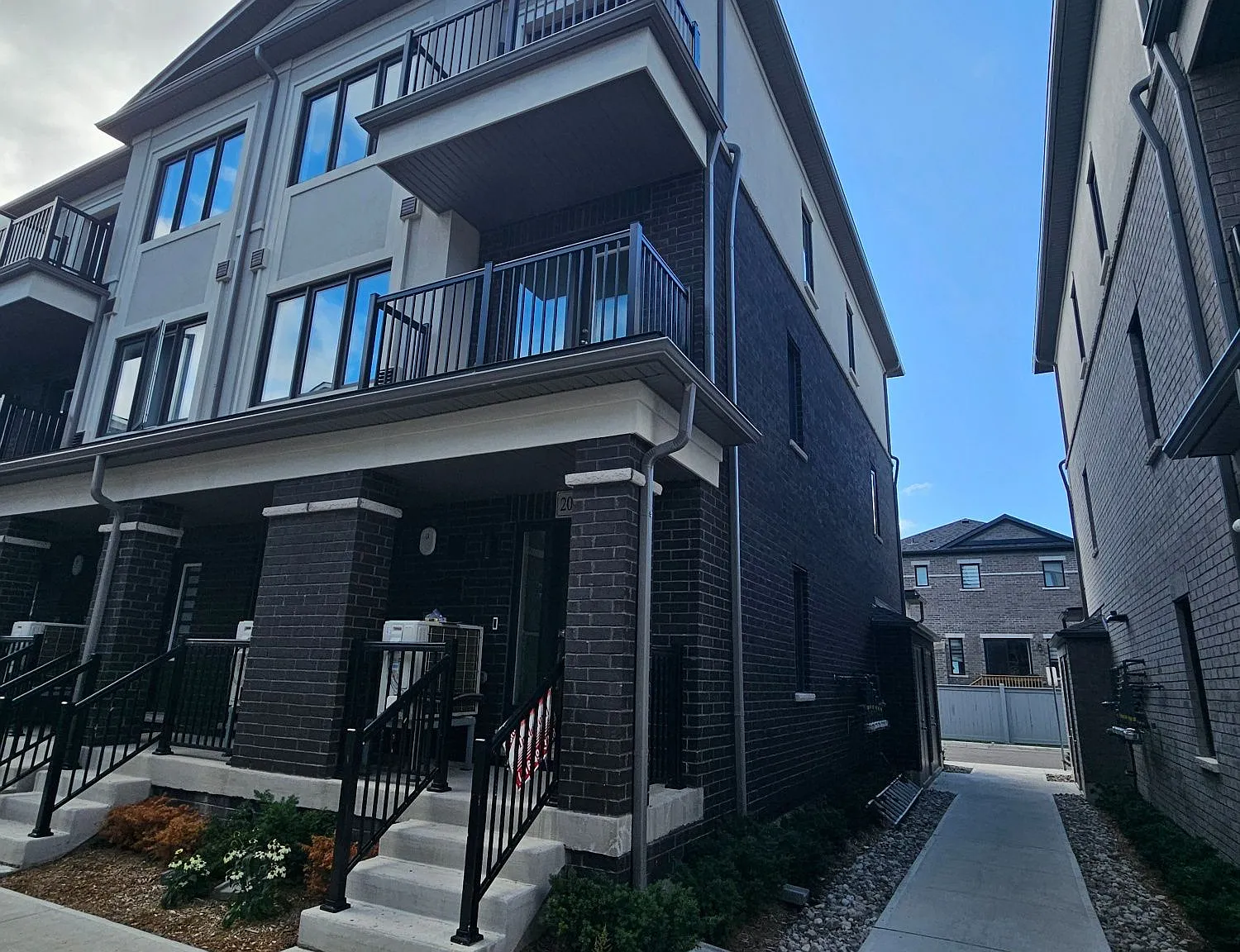 3 bed, $3,000 — Photo 1