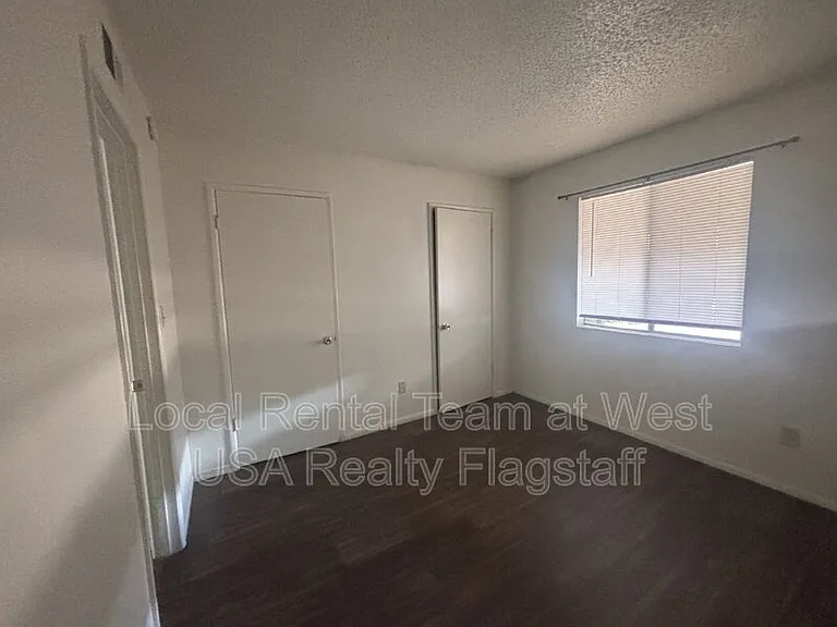 2219 E Dortha Ave #5 — Photo 5