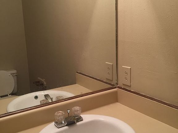 5th image of 205 Helen Cir #A