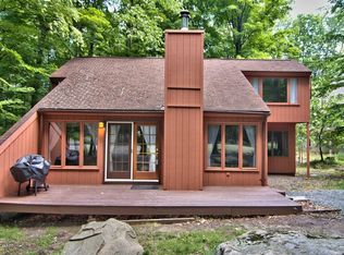 399 Lakewood Dr, Lake Ariel, PA 18436