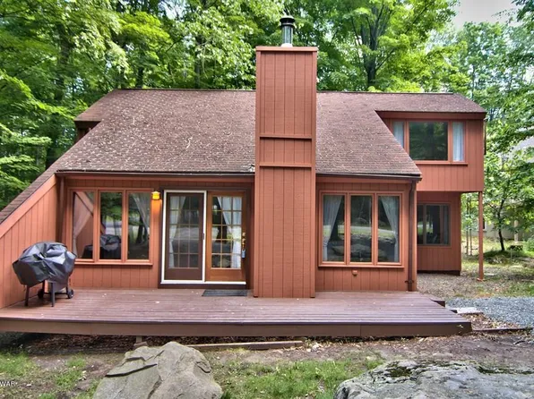 399 Lakewood Dr, Lake Ariel, PA 18436