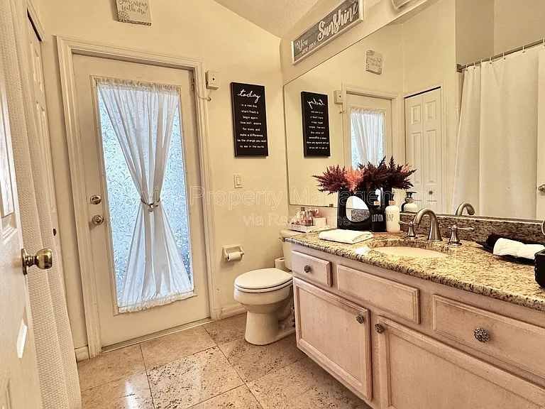 2561 The Oaks Blvd — Photo 5