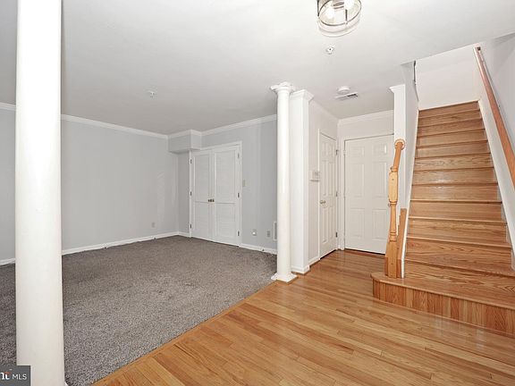 3rd image of 9724 Washingtonian Blvd