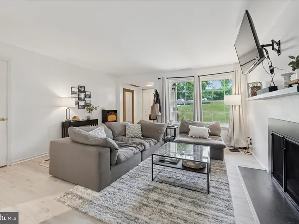 367 Old Forge Xing #367, Devon, PA 19333