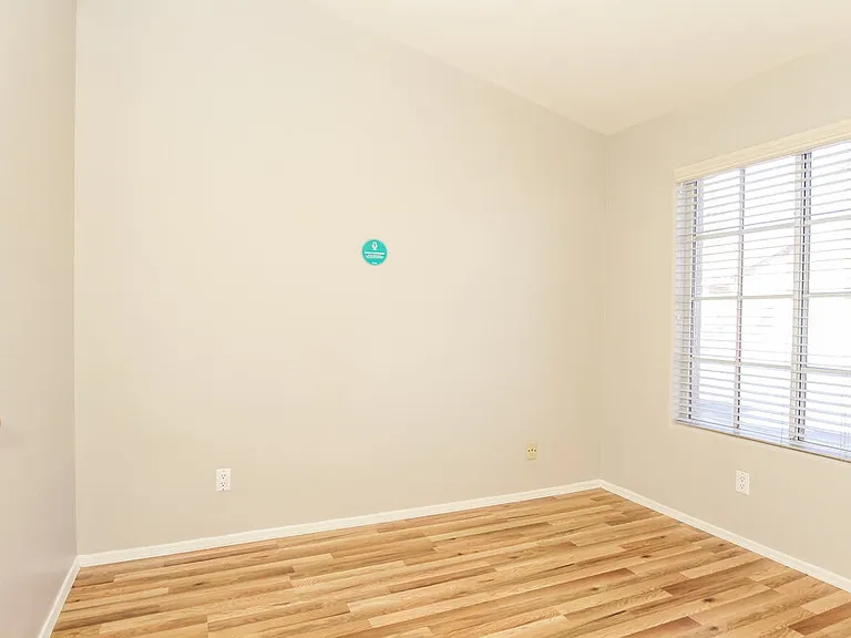 7034 N 28th Dr — Photo 11
