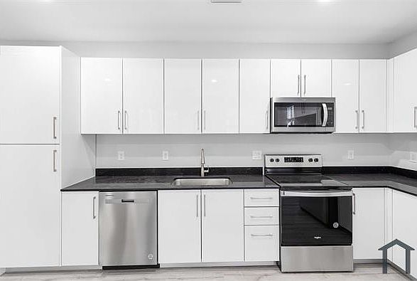 1st image of 143 Greenbriar Blvd