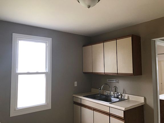 5th image of 3965 Mornhill Ave