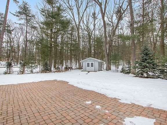 5th image of 4026 Treeline Dr