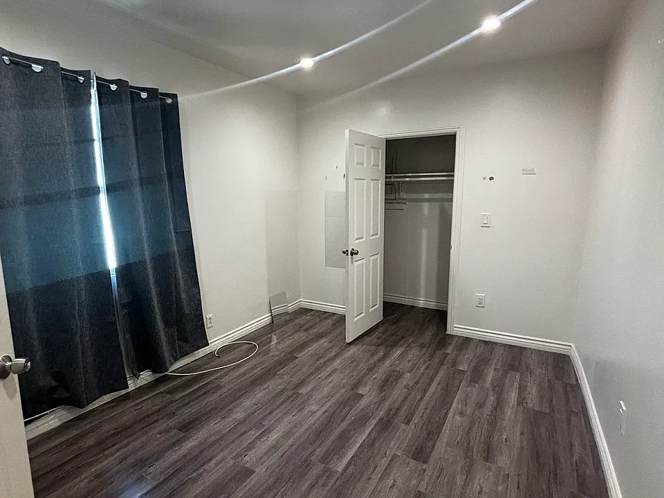 2903 Van Buren Pl #4
