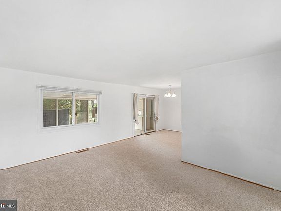 4th image of 6423 Cabell Ct