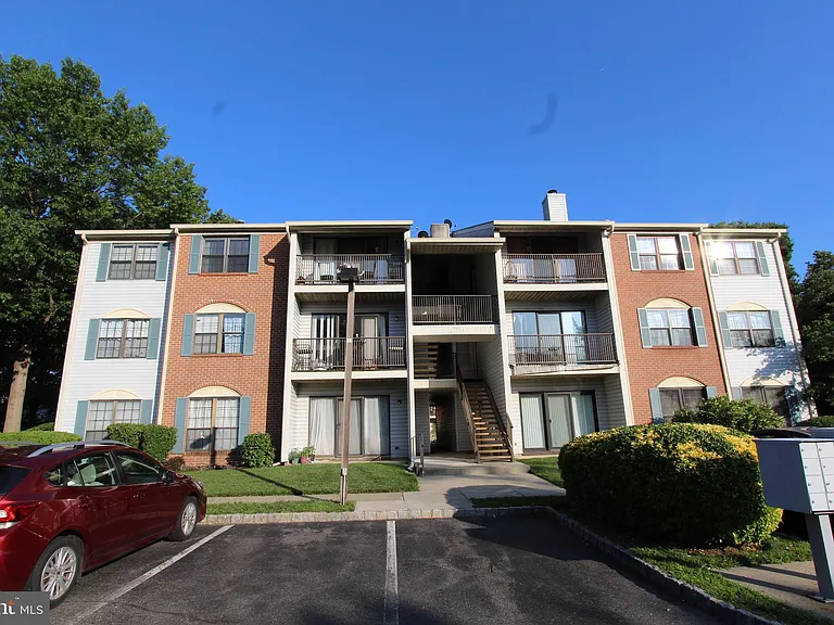 8 Joyner Ct — Photo 1