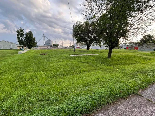 307 S 2nd St, Martinsburg, MO 65264