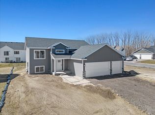 6301 Dempsey Ave SW, Waverly, MN 55390