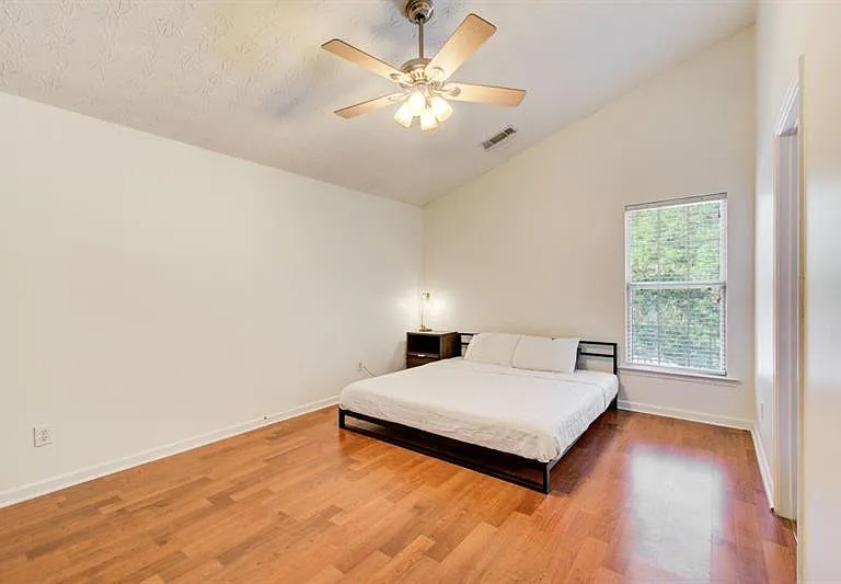 1204 Gates Cir SE — Photo 15