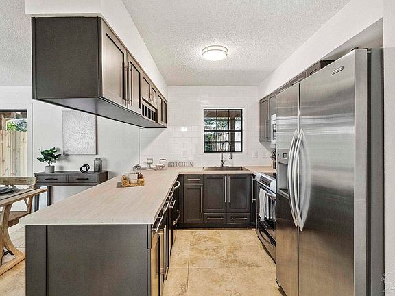 4th image of 3244 Fernwood Dr