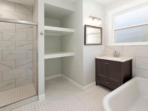 3rd image of 1842 Jefferson St APT 107