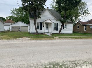 309 E Johnson St, Clinton, IL 61727
