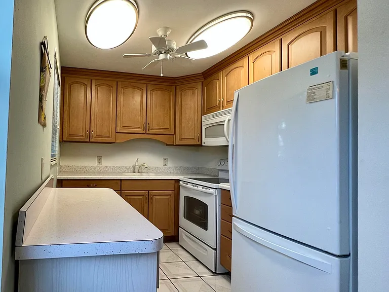 37 Cambridge Rd E #B — Photo 24