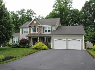 17 Egmont Ct, Delmar, NY 12054