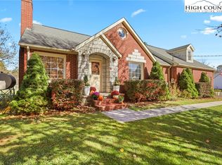 262 Beaver Creek Rd, West Jefferson, NC 28694
