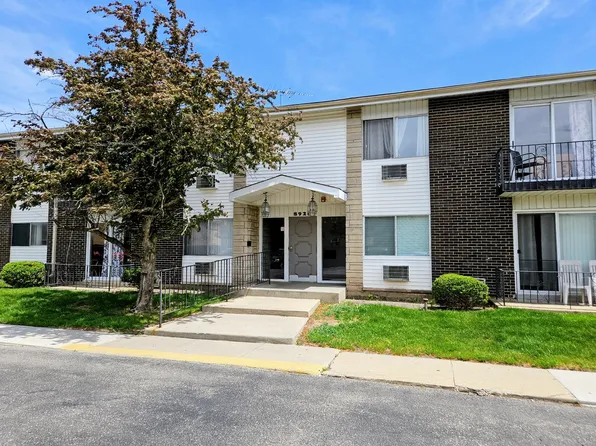 8928 Steven Dr APT 2F, Des Plaines, IL 60016