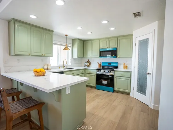 7122 Aster Rd, Oak Hills, CA 92344