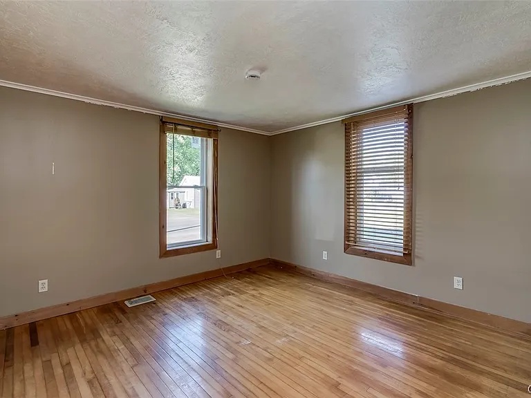 544 S Mechanic St — Photo 23