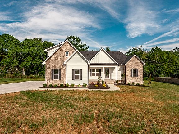 3rd image of 330 Thoroughbred Ln