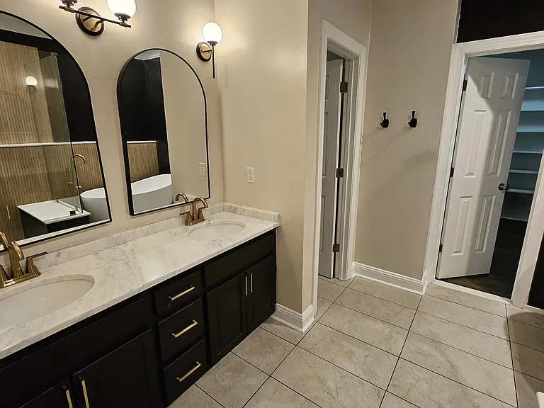 214 N Marion Dr — Photo 15