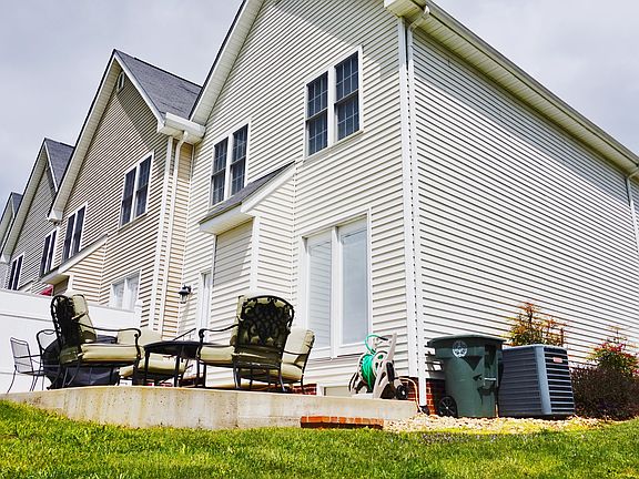 3rd image of 110 Village Ct