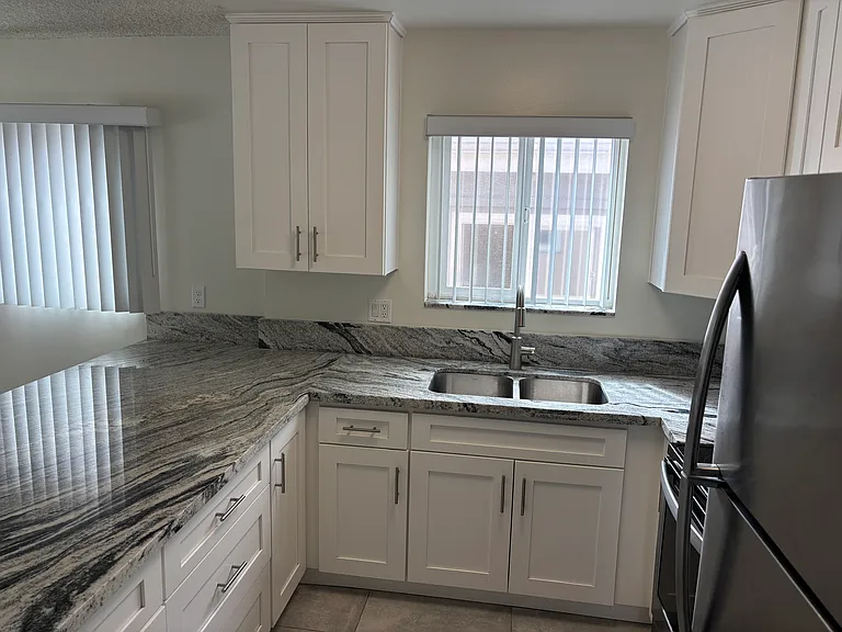 1004 Ocean Ave #A — Photo 3