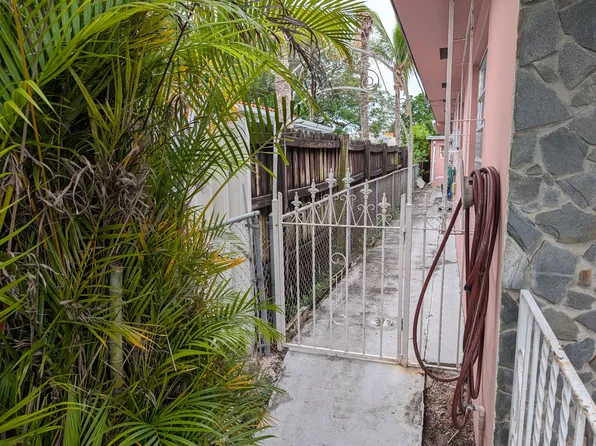 5960 SW 2nd Ter, Miami, FL 33144