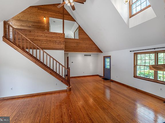 4th image of 776 Cobb Hill Ln