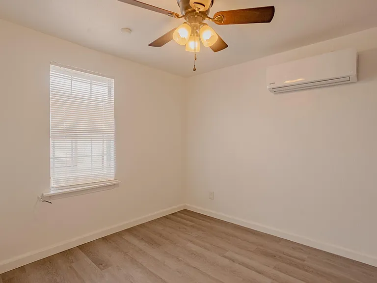 809 Wilson St — Photo 9
