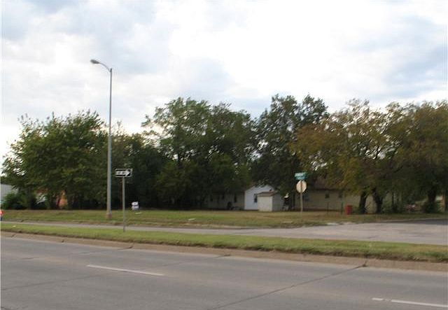1st image of 204 W 2nd St