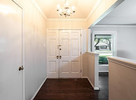 3rd image of 1803 N Crest Dr