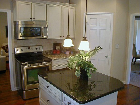 4th image of 10640 Hunters Cove Dr