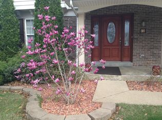 12 Wolf Ridge Ct, Saint Charles, MO 63303