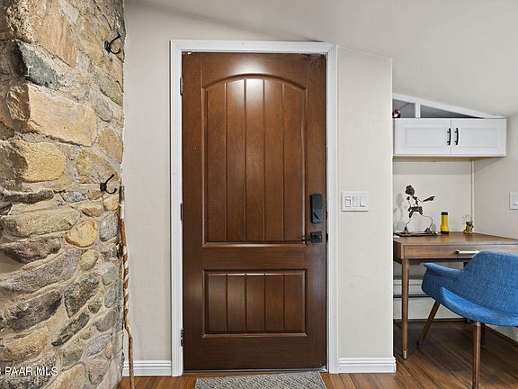 4th image of 1321 W Gurley St